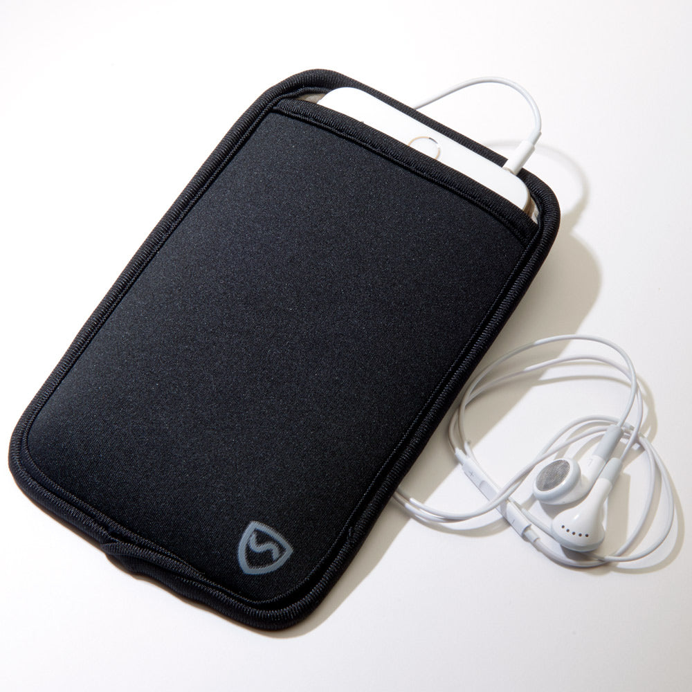Neoprene phone pouch with shielded back panel
